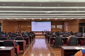 潔晶集團組織進行AI應(yīng)用培訓(xùn)