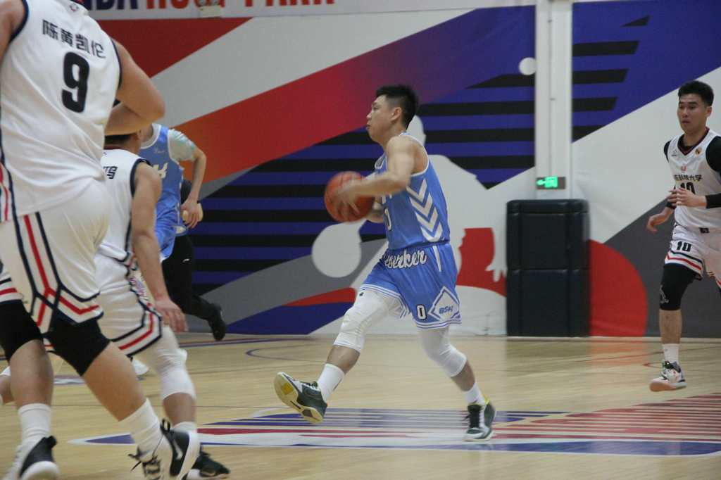 青力同行 企創(chuàng)未來——第三屆“潔晶杯”籃球邀請(qǐng)賽開幕