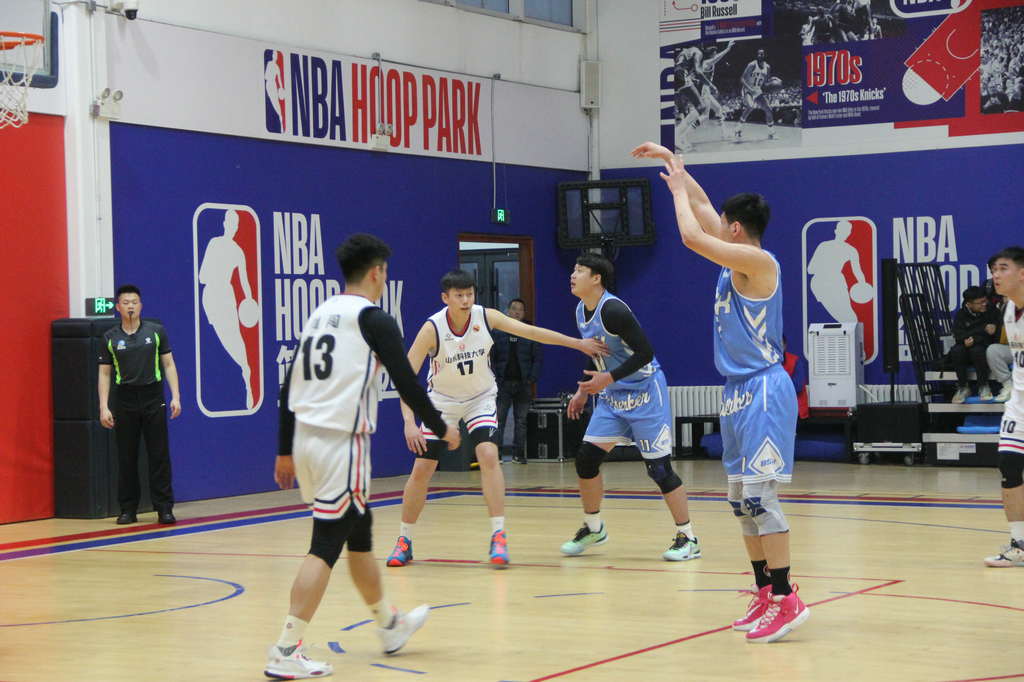 青力同行 企創(chuàng)未來——第三屆“潔晶杯”籃球邀請(qǐng)賽開幕