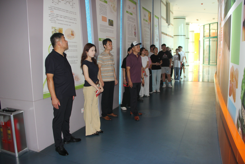 20250819情系職工子女 助力夢想啟航——潔晶集團舉行職工子女高考獎學金發(fā)放儀式5_1 20250819情系職工子女 助力夢想啟航——潔晶集團舉行職工子女高考獎學金發(fā)放儀式5_1